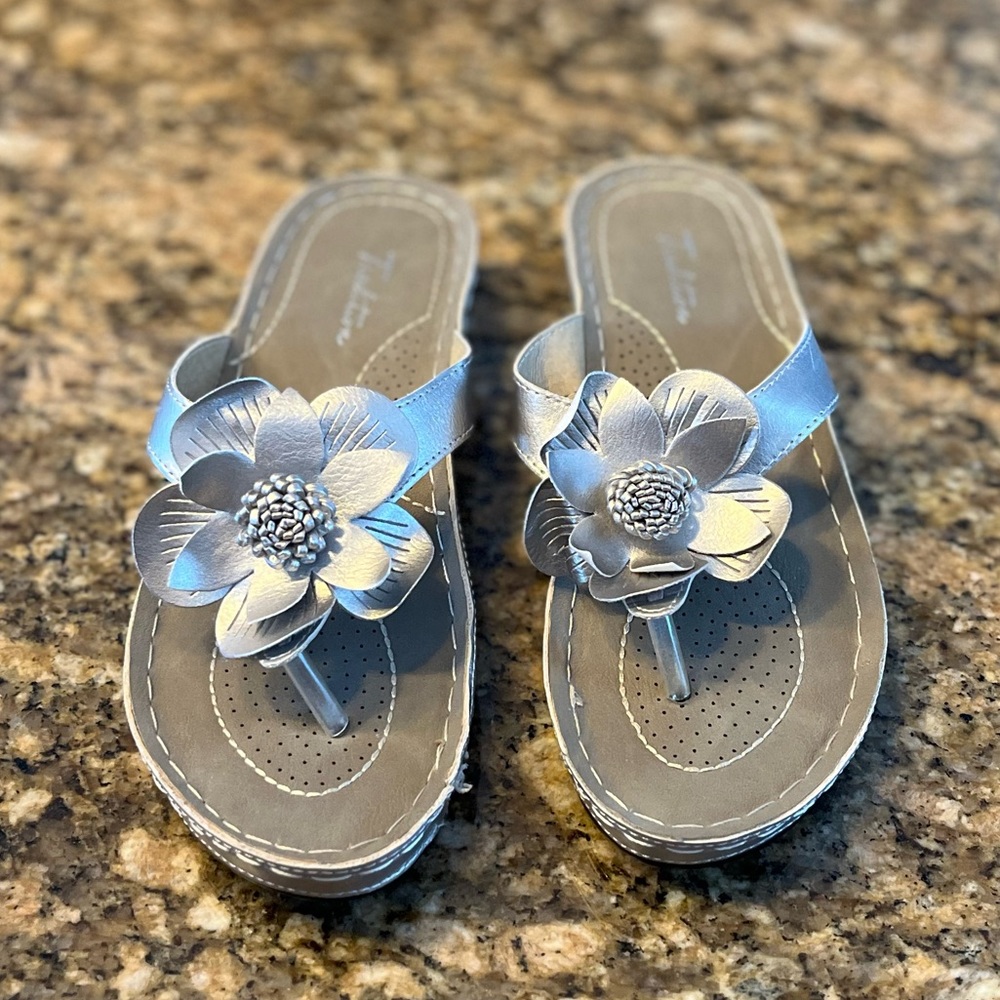 Tradition Sandals - Picture 4 of 7